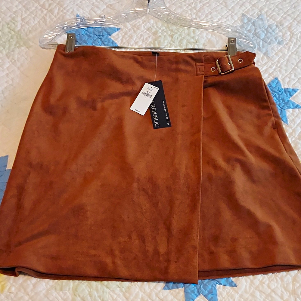 NEW Banana Republic Brown Rust Suede Wrap Mini Skirt Buckle Closure Size 6 NWT